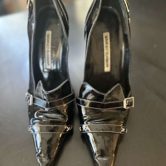 Manolo Blahnik black patent pumps - Picture 4 of 8